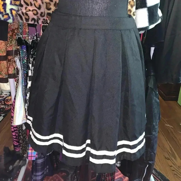 Hot Topic Dresses & Skirts - 🤑5 for $25  
Hot topic, black, and white skirt